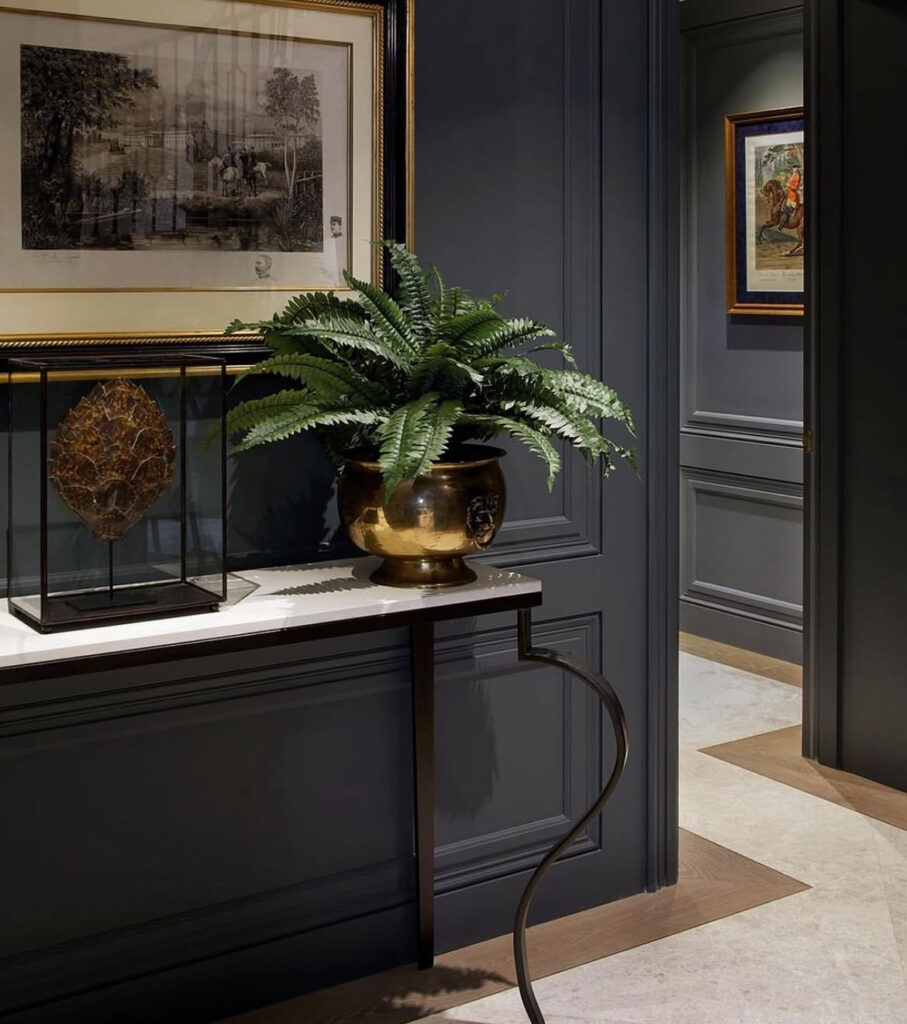 Laura Hammett Scrolled leg Console table